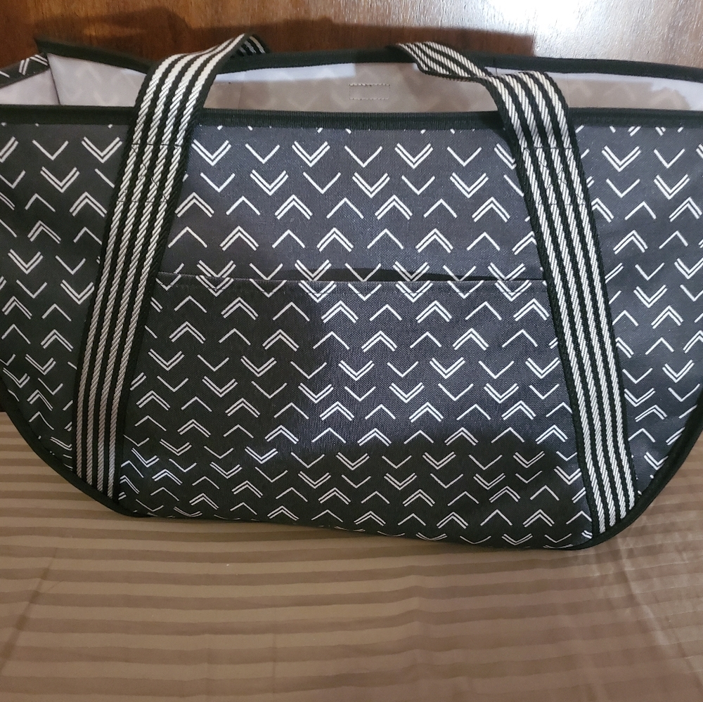 Round Utility Tote - Tip Top Chevron